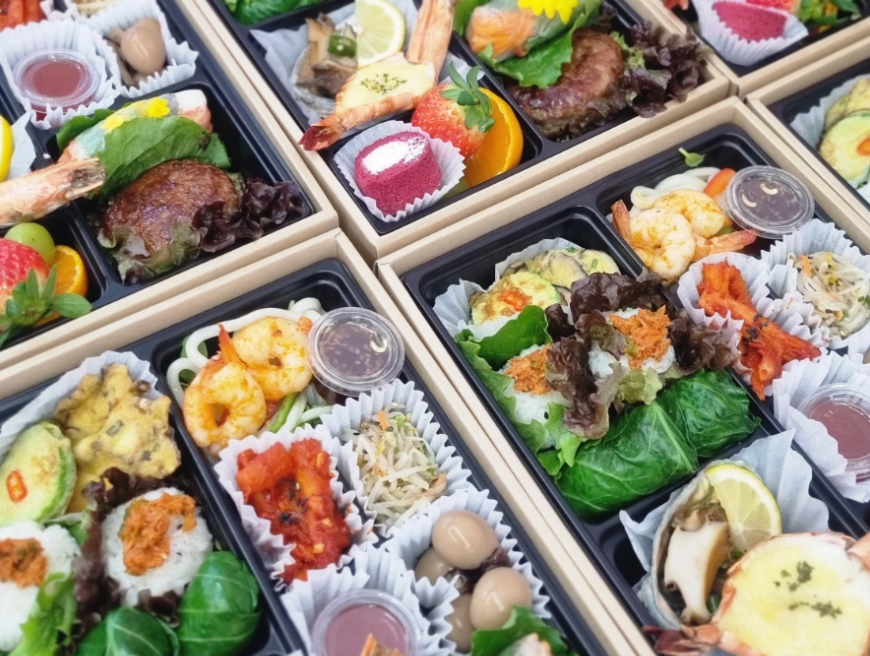 고급도시락구성
전복장, 새우버터구이, 디저트,과일