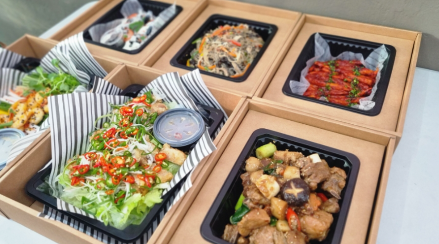 케이터링음식구성
궁중잡채, 더덕양념구이, 새우야채냉채, 돼지갈비찜